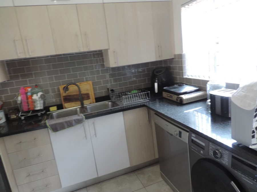 2 Bedroom Property for Sale in Glenvista Gauteng