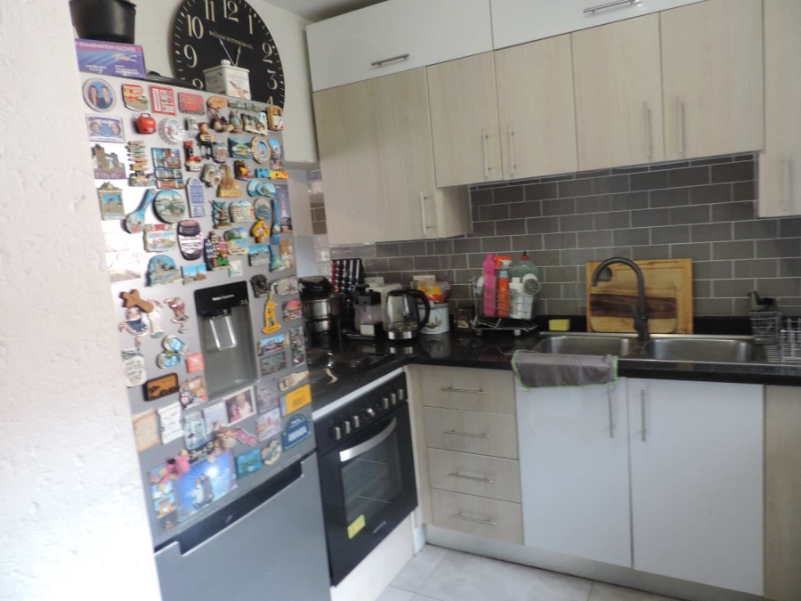 2 Bedroom Property for Sale in Glenvista Gauteng