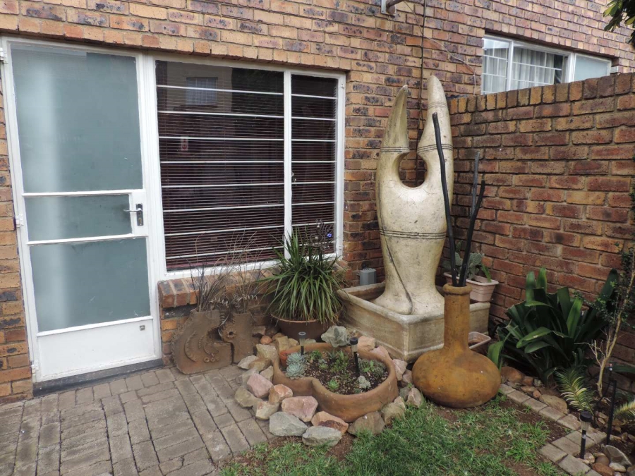 2 Bedroom Property for Sale in Glenvista Gauteng