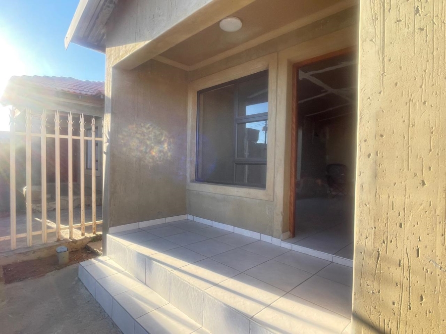 2 Bedroom Property for Sale in Mapetla Gauteng