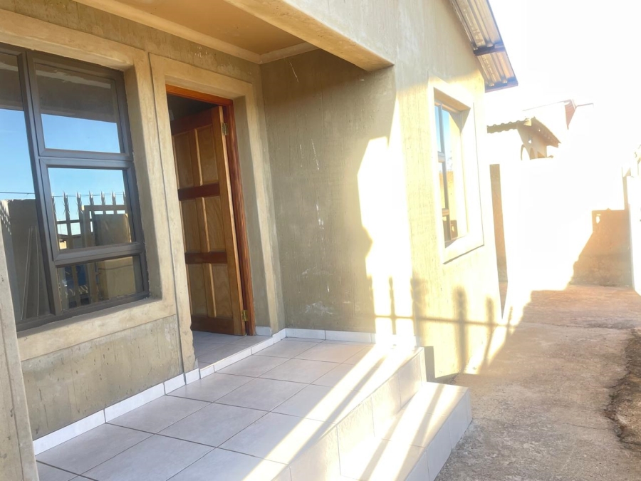 2 Bedroom Property for Sale in Mapetla Gauteng