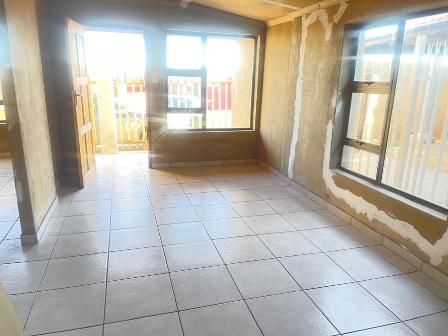 2 Bedroom Property for Sale in Mapetla Gauteng