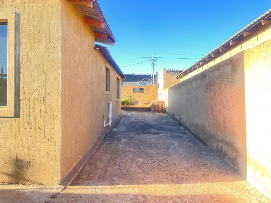 2 Bedroom Property for Sale in Mapetla Gauteng