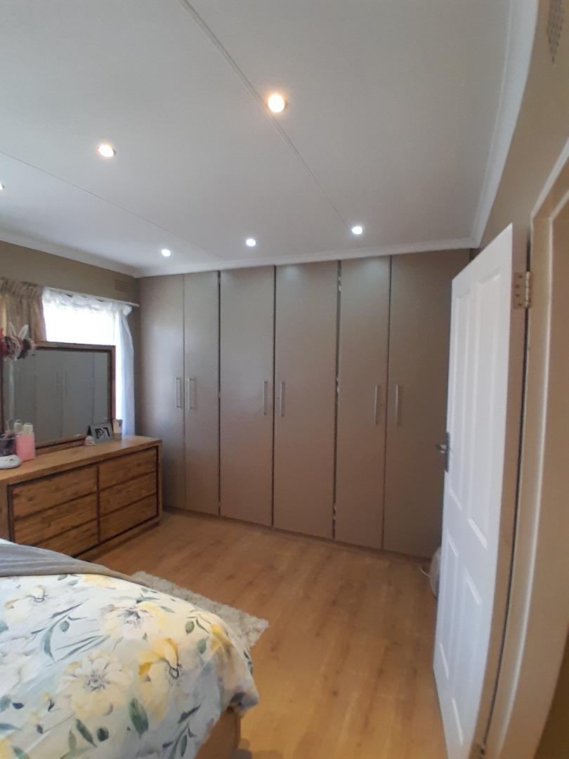 2 Bedroom Property for Sale in South Crest Gauteng
