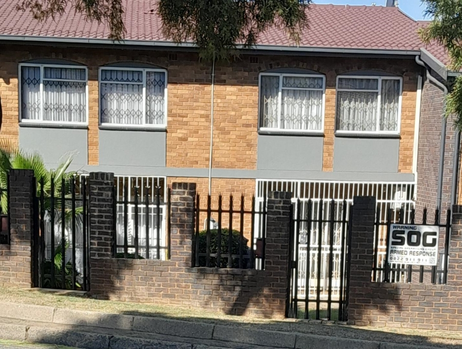 2 Bedroom Property for Sale in South Crest Gauteng