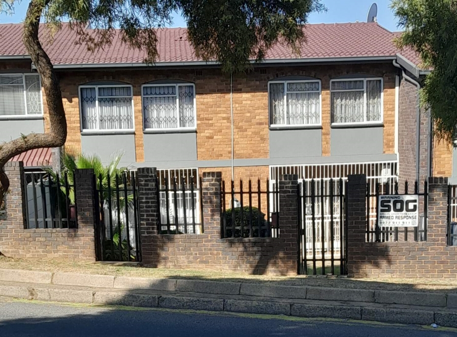 2 Bedroom Property for Sale in South Crest Gauteng