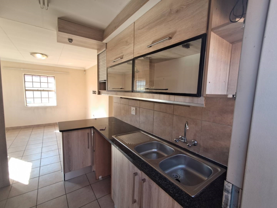 To Let 3 Bedroom Property for Rent in Thatch Hill Estate Gauteng