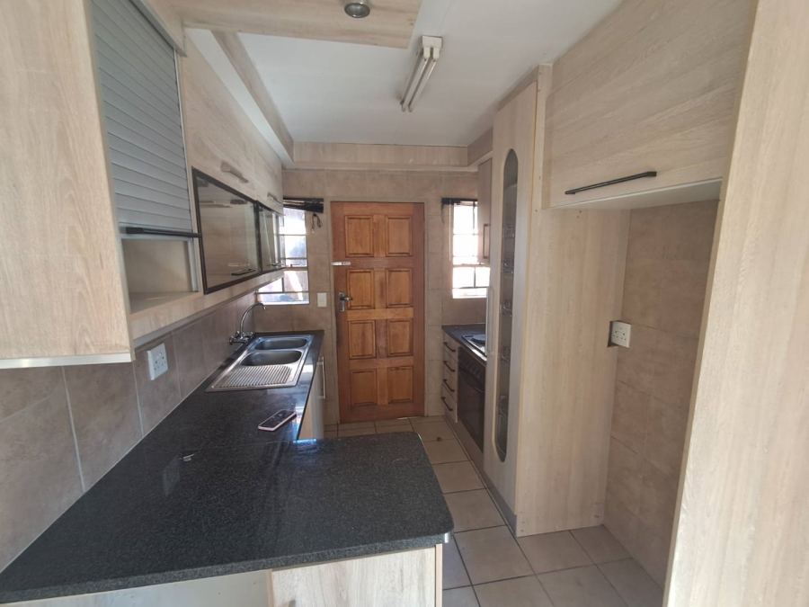 To Let 3 Bedroom Property for Rent in Thatch Hill Estate Gauteng
