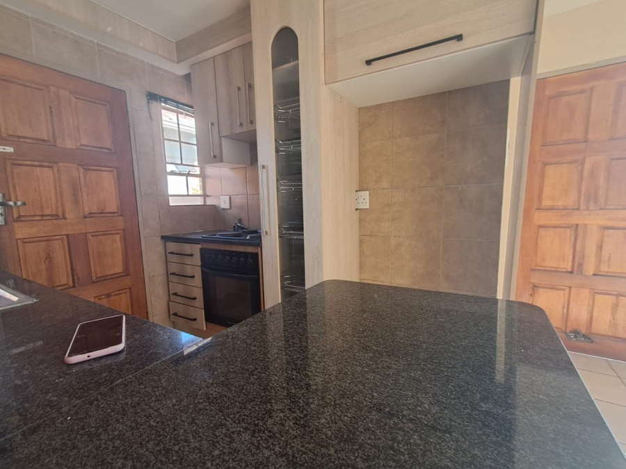 To Let 3 Bedroom Property for Rent in Thatch Hill Estate Gauteng