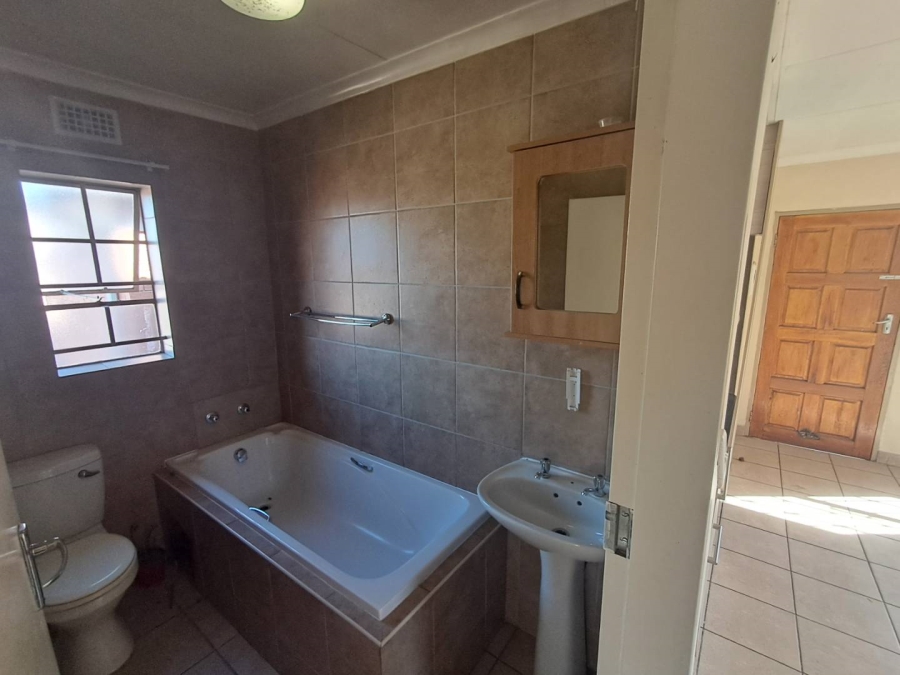 To Let 3 Bedroom Property for Rent in Thatch Hill Estate Gauteng