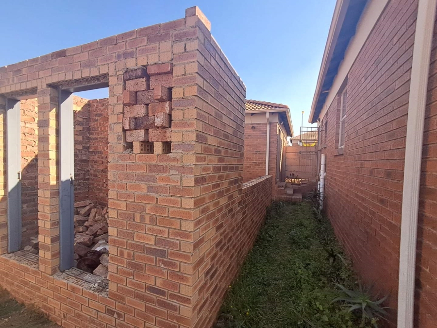 To Let 3 Bedroom Property for Rent in Thatch Hill Estate Gauteng