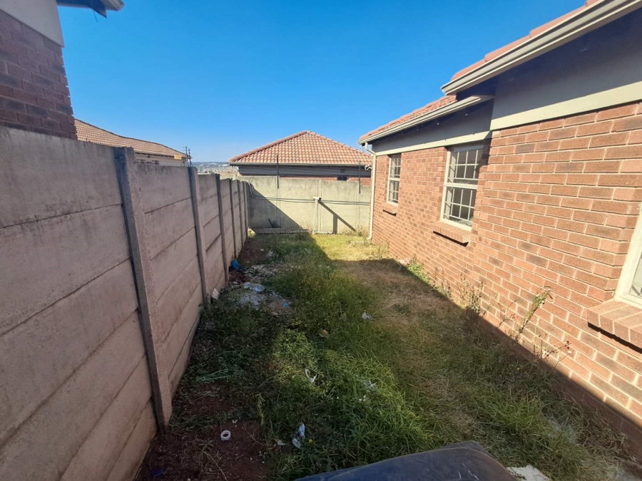 To Let 3 Bedroom Property for Rent in Thatch Hill Estate Gauteng