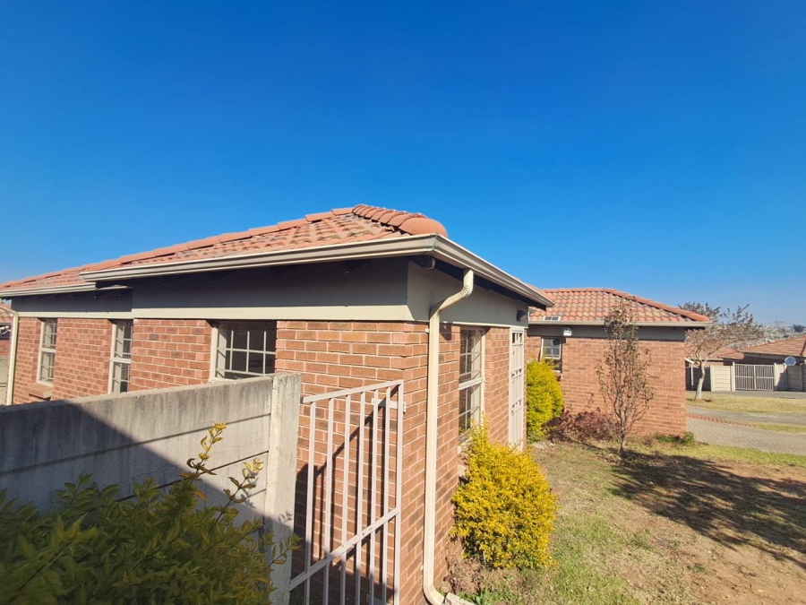 To Let 3 Bedroom Property for Rent in Thatch Hill Estate Gauteng