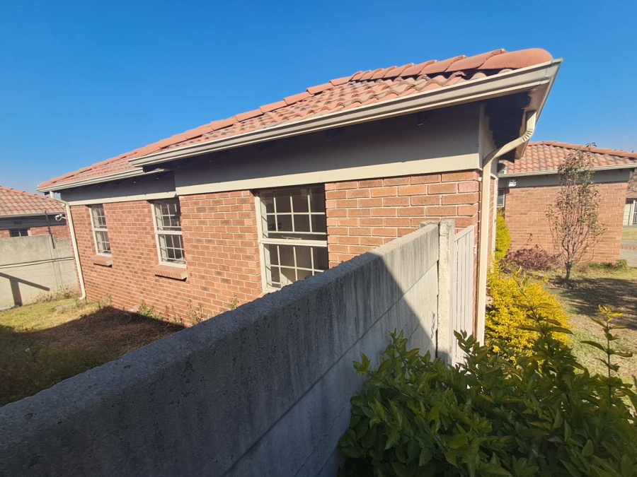To Let 3 Bedroom Property for Rent in Thatch Hill Estate Gauteng