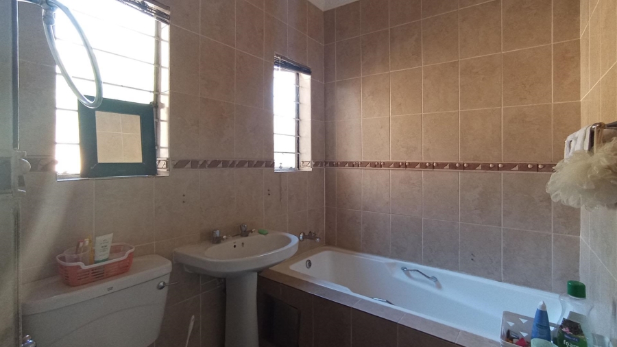 4 Bedroom Property for Sale in Amandasig Gauteng