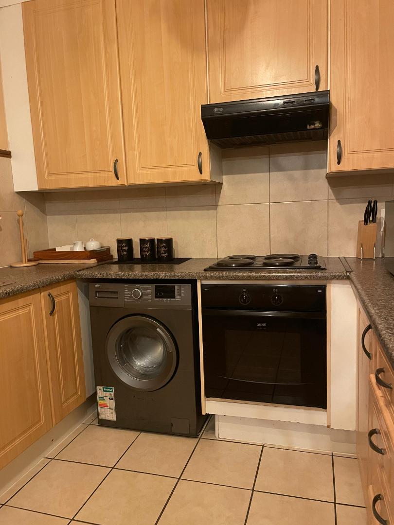 To Let 2 Bedroom Property for Rent in Die Hoewes Gauteng