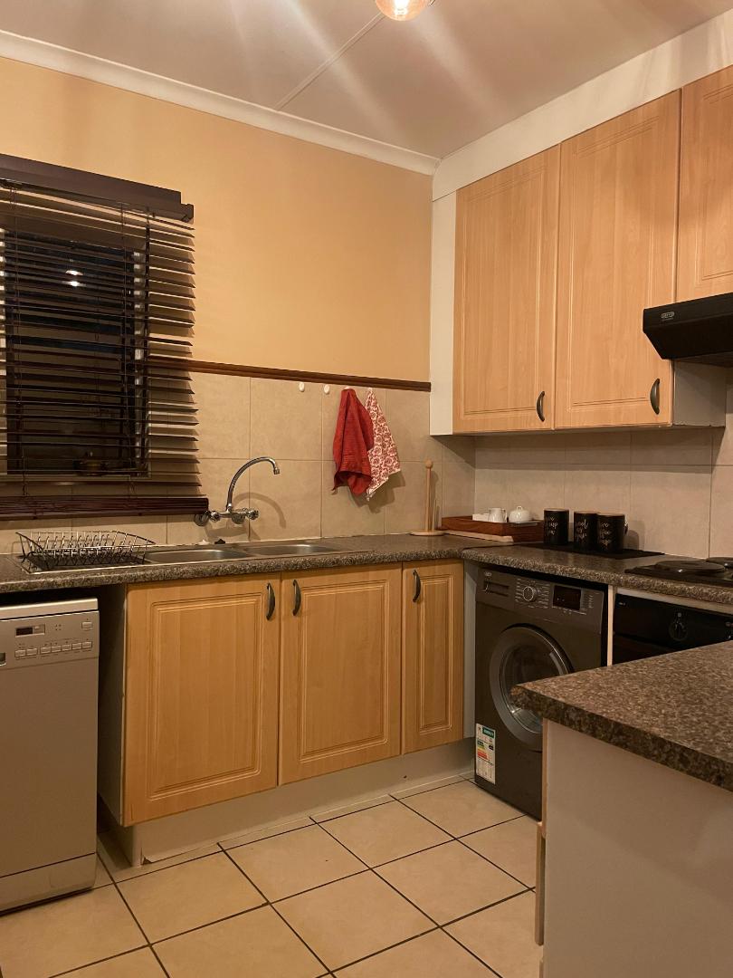 To Let 2 Bedroom Property for Rent in Die Hoewes Gauteng
