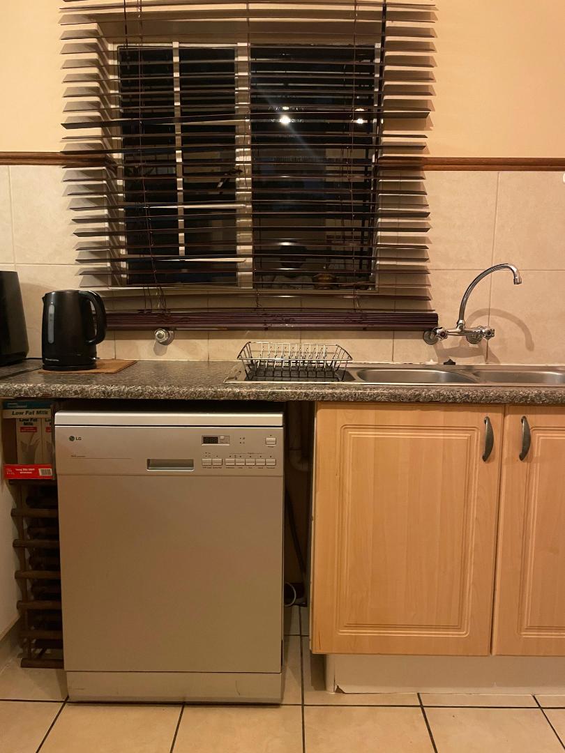 To Let 2 Bedroom Property for Rent in Die Hoewes Gauteng
