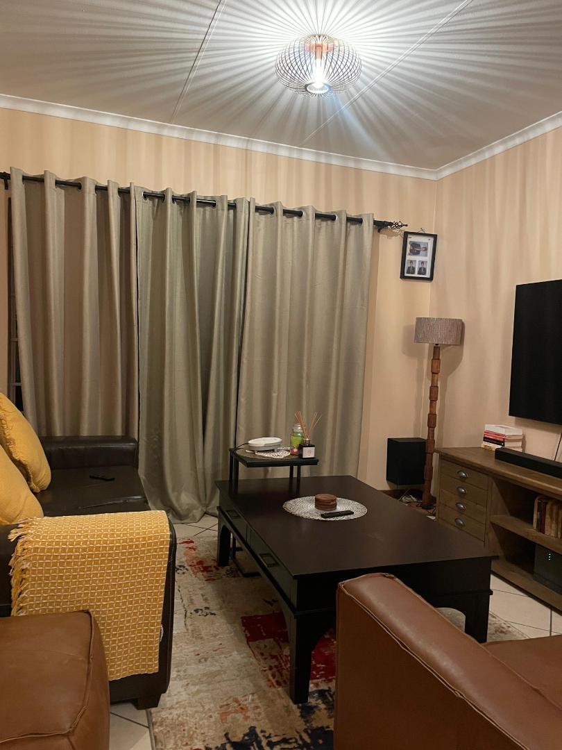 To Let 2 Bedroom Property for Rent in Die Hoewes Gauteng