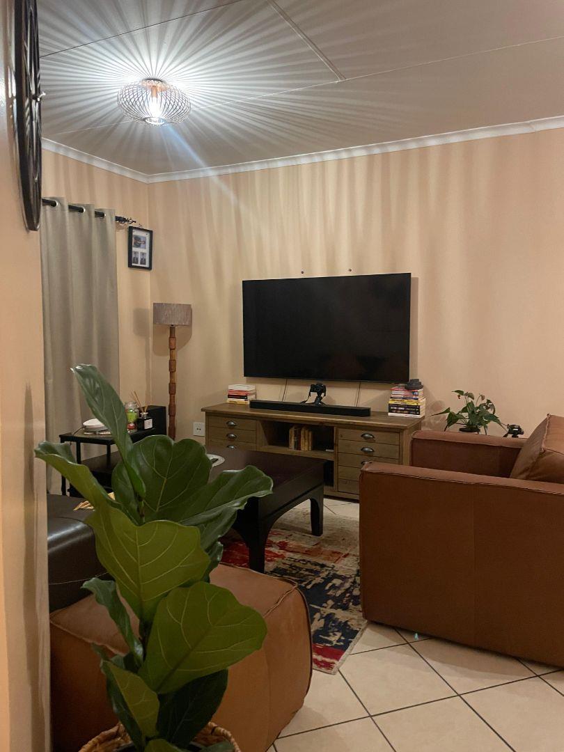 To Let 2 Bedroom Property for Rent in Die Hoewes Gauteng