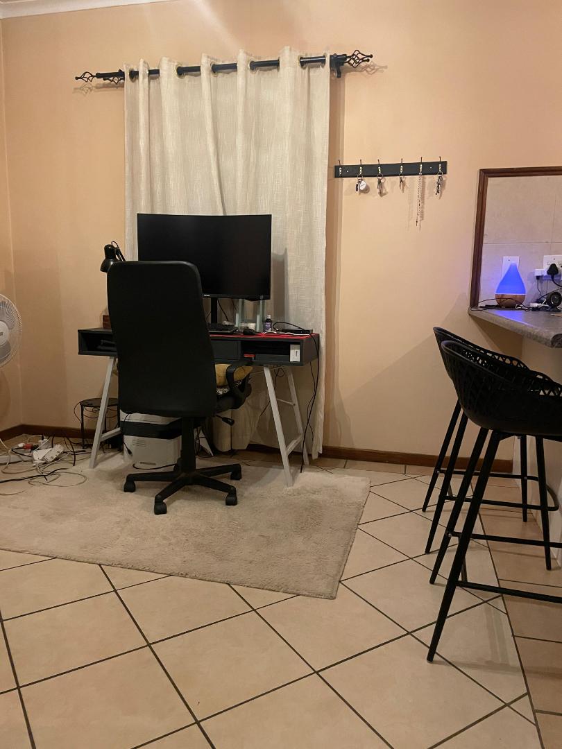 To Let 2 Bedroom Property for Rent in Die Hoewes Gauteng