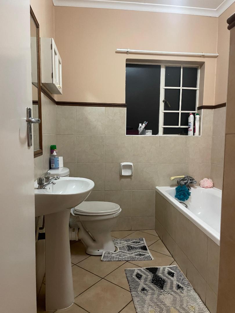 To Let 2 Bedroom Property for Rent in Die Hoewes Gauteng