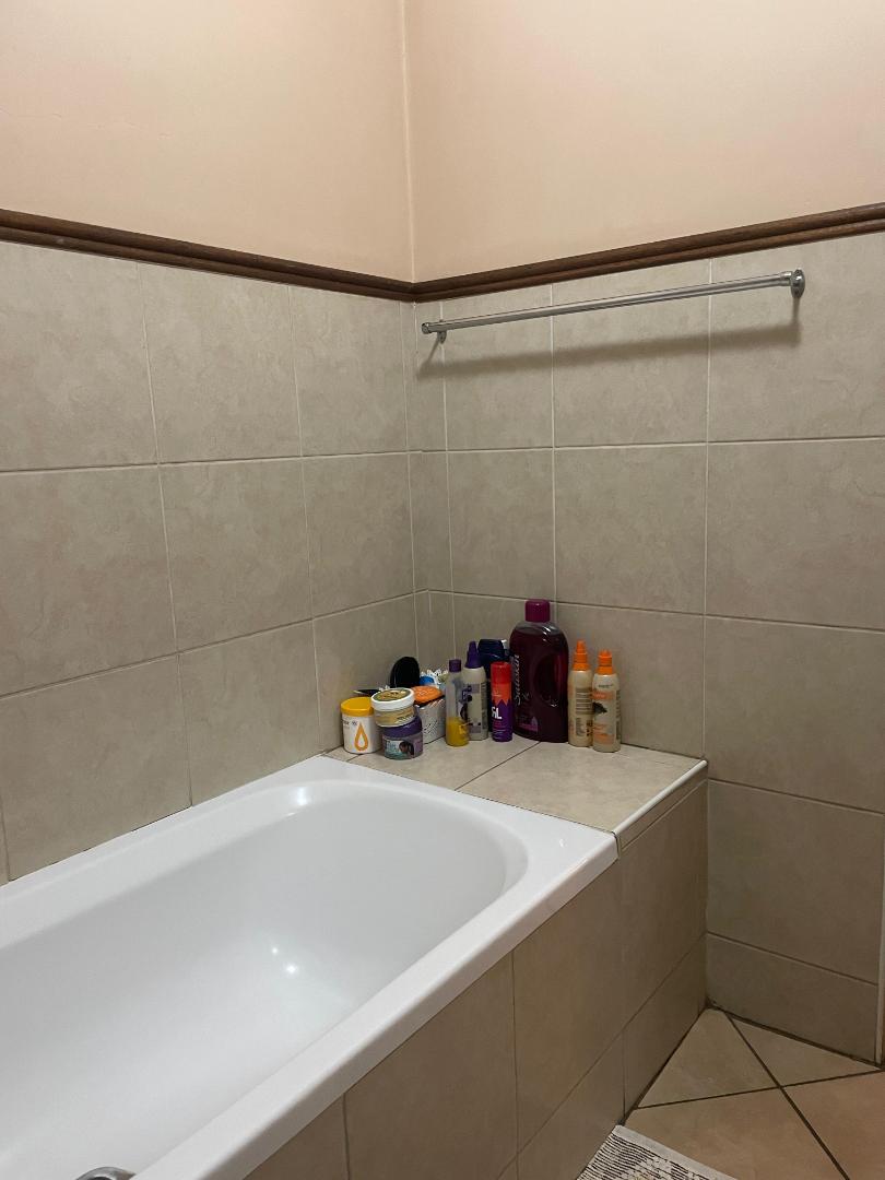 To Let 2 Bedroom Property for Rent in Die Hoewes Gauteng