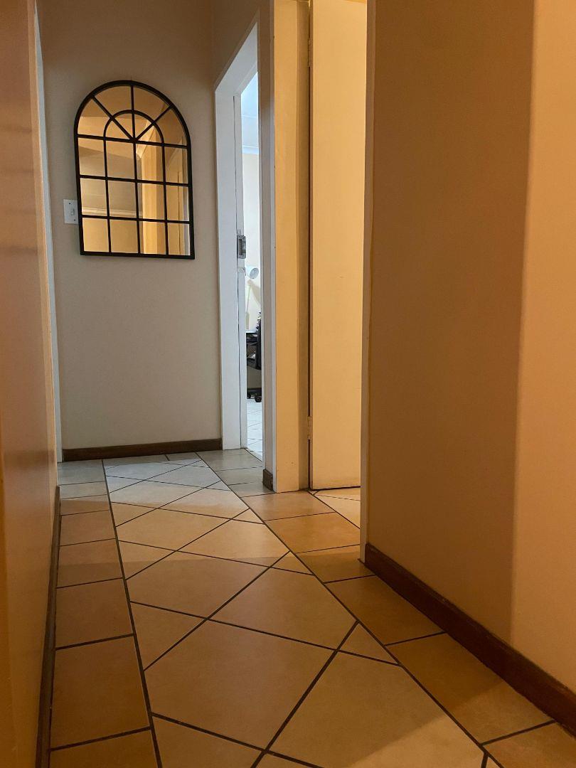 To Let 2 Bedroom Property for Rent in Die Hoewes Gauteng