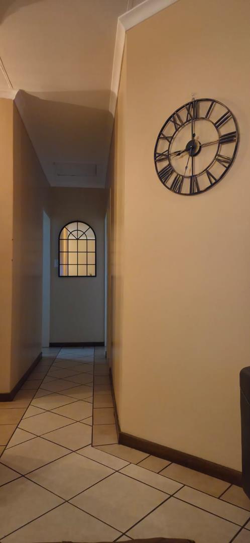 To Let 2 Bedroom Property for Rent in Die Hoewes Gauteng