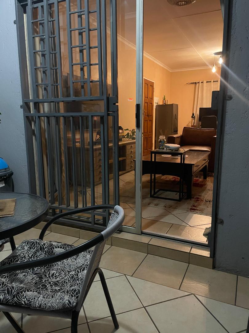To Let 2 Bedroom Property for Rent in Die Hoewes Gauteng