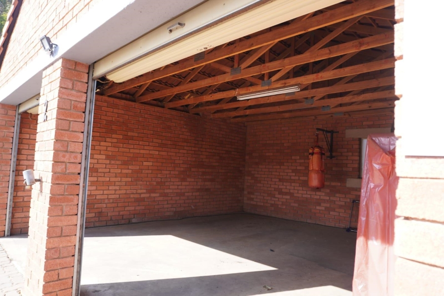To Let 2 Bedroom Property for Rent in Die Hoewes Gauteng