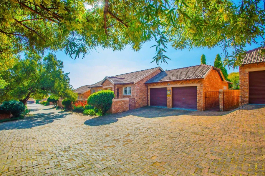 3 Bedroom Property for Sale in Honeydew Grove Gauteng