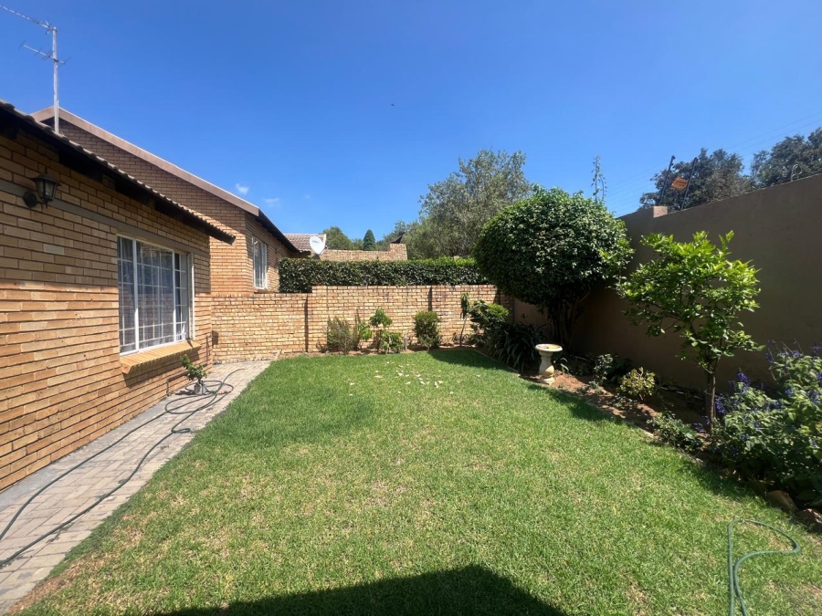 To Let 3 Bedroom Property for Rent in Olivedale Gauteng