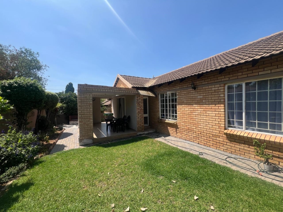 To Let 3 Bedroom Property for Rent in Olivedale Gauteng