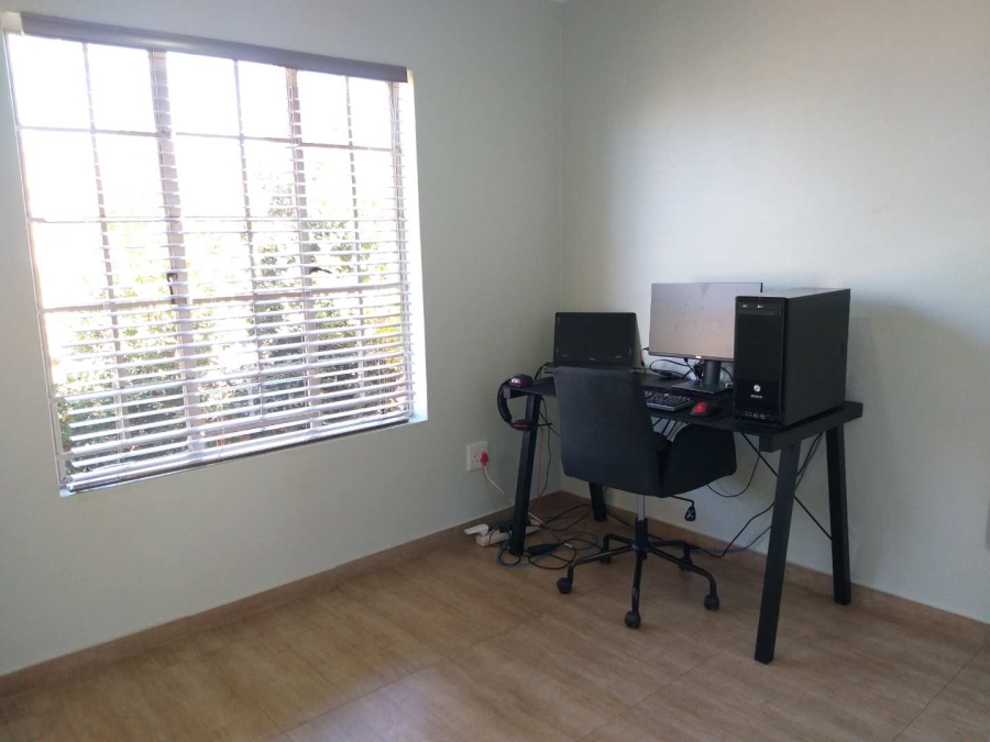 To Let 3 Bedroom Property for Rent in Olivedale Gauteng