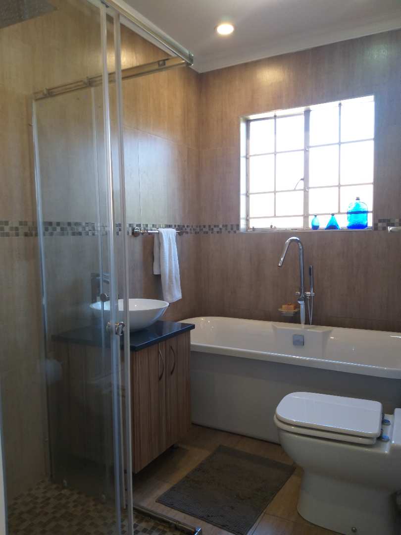 To Let 3 Bedroom Property for Rent in Olivedale Gauteng
