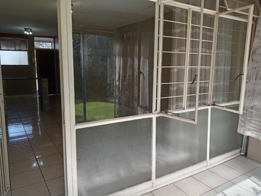 To Let 2 Bedroom Property for Rent in Glenhazel Gauteng