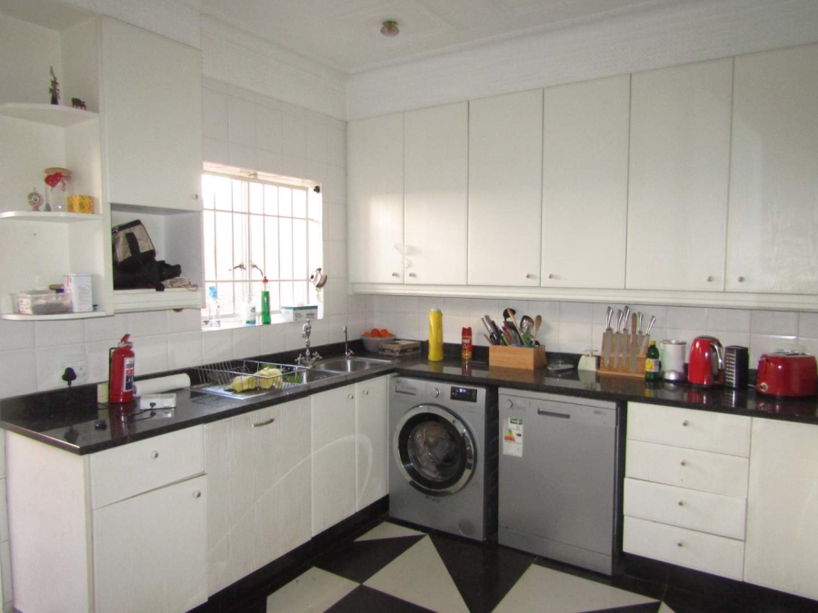 To Let 5 Bedroom Property for Rent in Sydenham Gauteng
