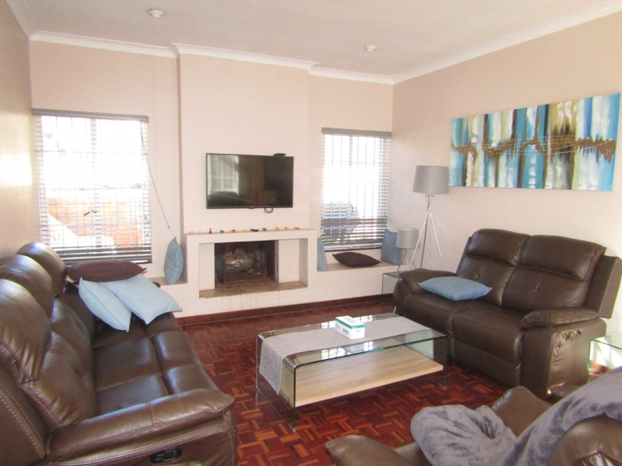 To Let 5 Bedroom Property for Rent in Sydenham Gauteng