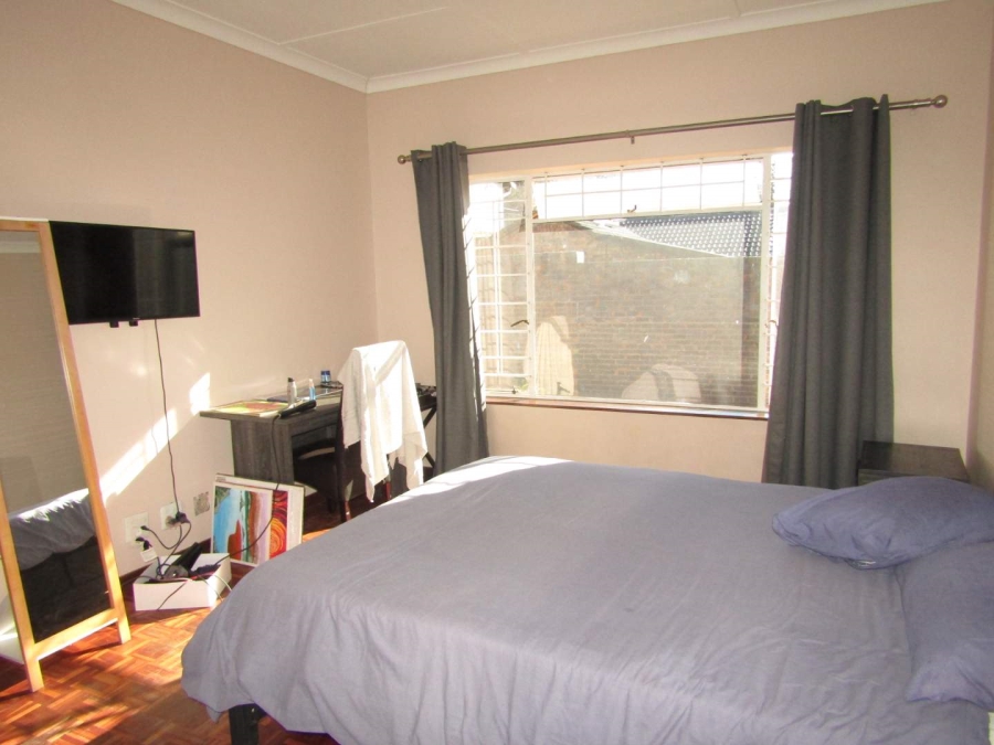 To Let 5 Bedroom Property for Rent in Sydenham Gauteng