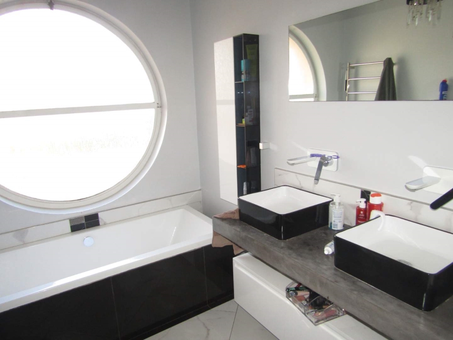 To Let 5 Bedroom Property for Rent in Sydenham Gauteng