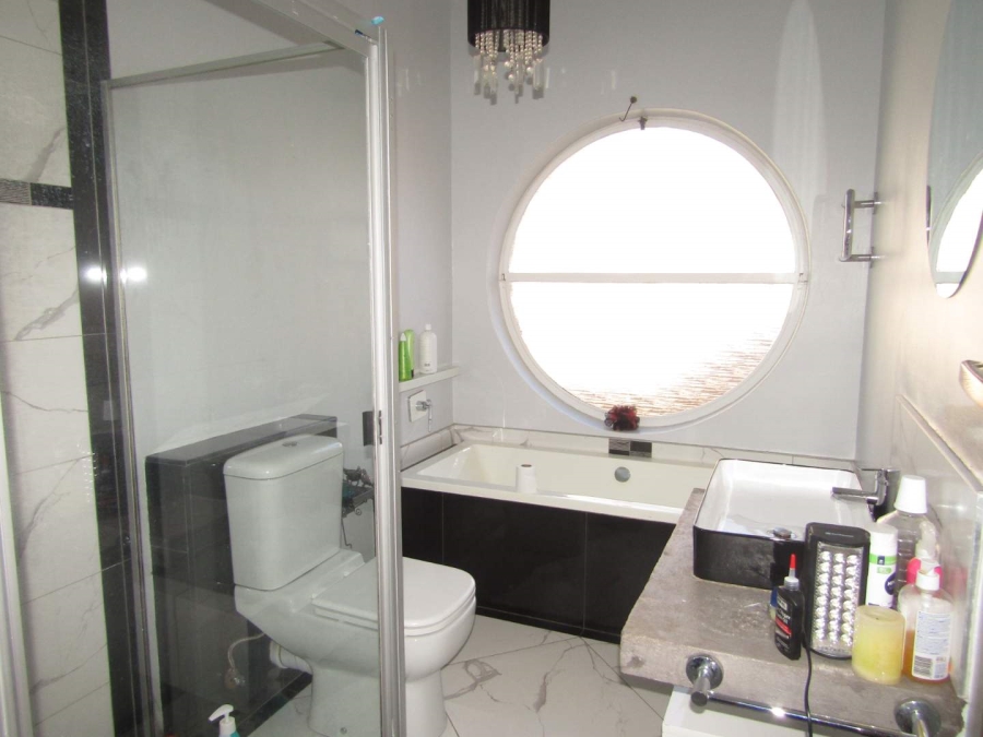 To Let 5 Bedroom Property for Rent in Sydenham Gauteng