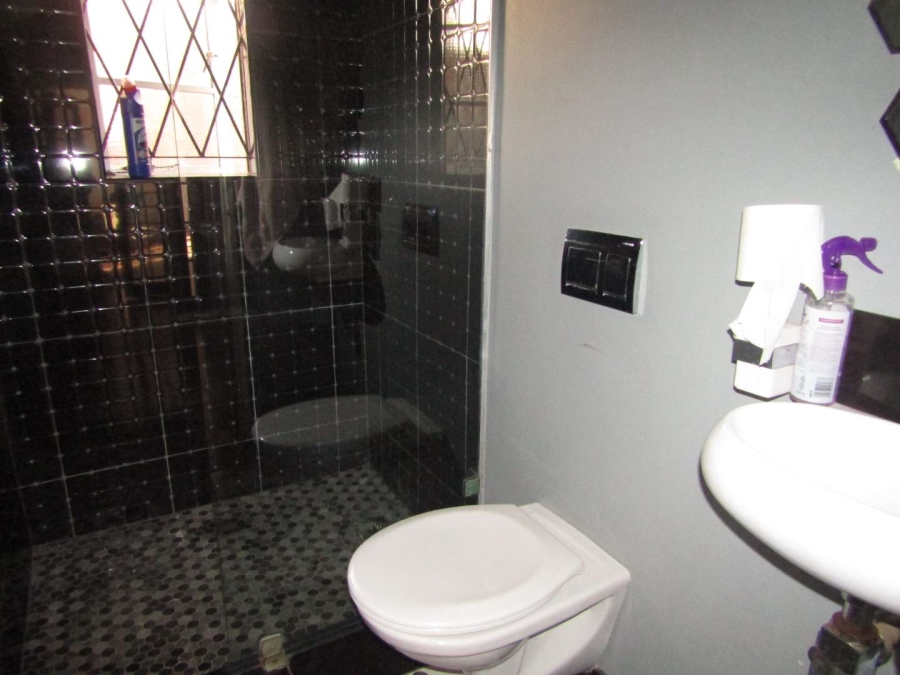 To Let 5 Bedroom Property for Rent in Sydenham Gauteng