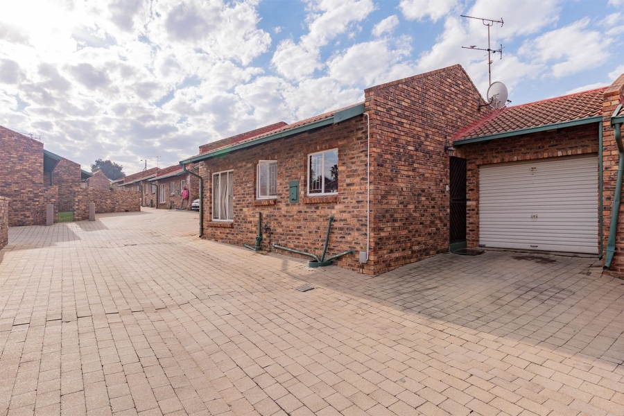 2 Bedroom Property for Sale in Birchleigh Gauteng