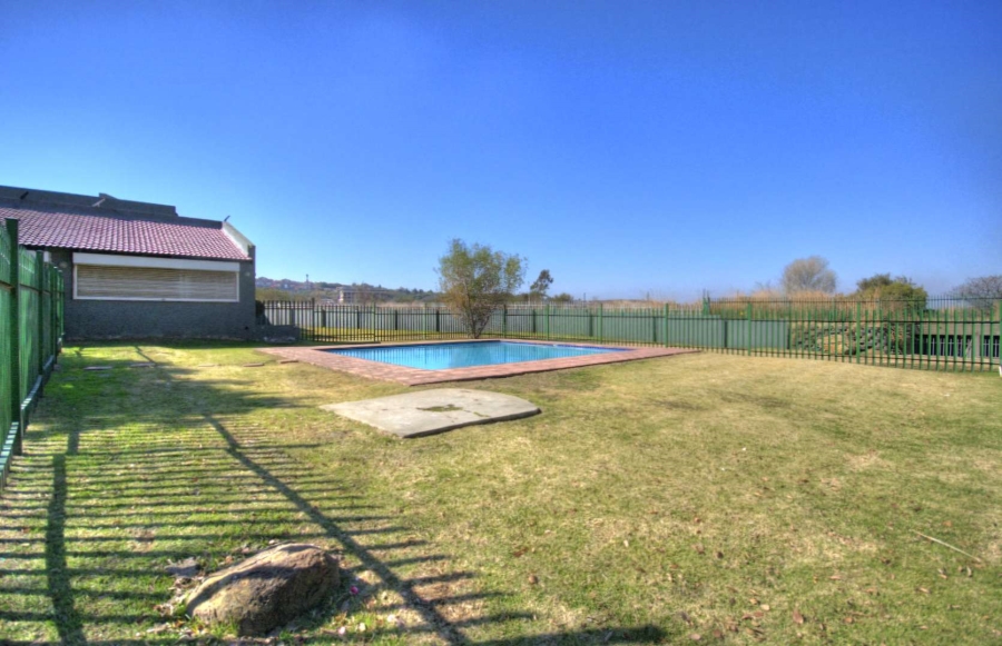 To Let 3 Bedroom Property for Rent in Mulbarton Gauteng