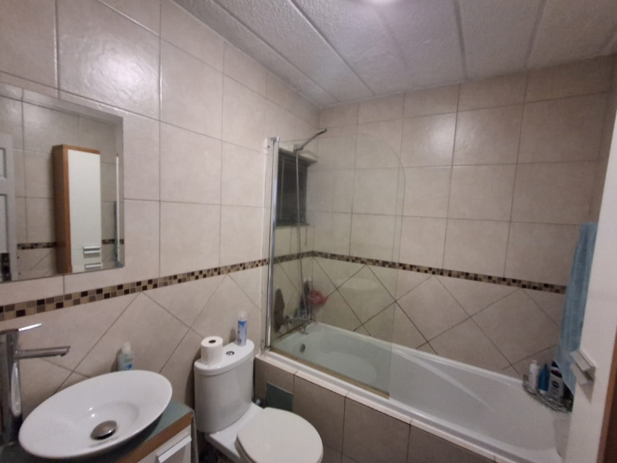 2 Bedroom Property for Sale in Glenvista Gauteng