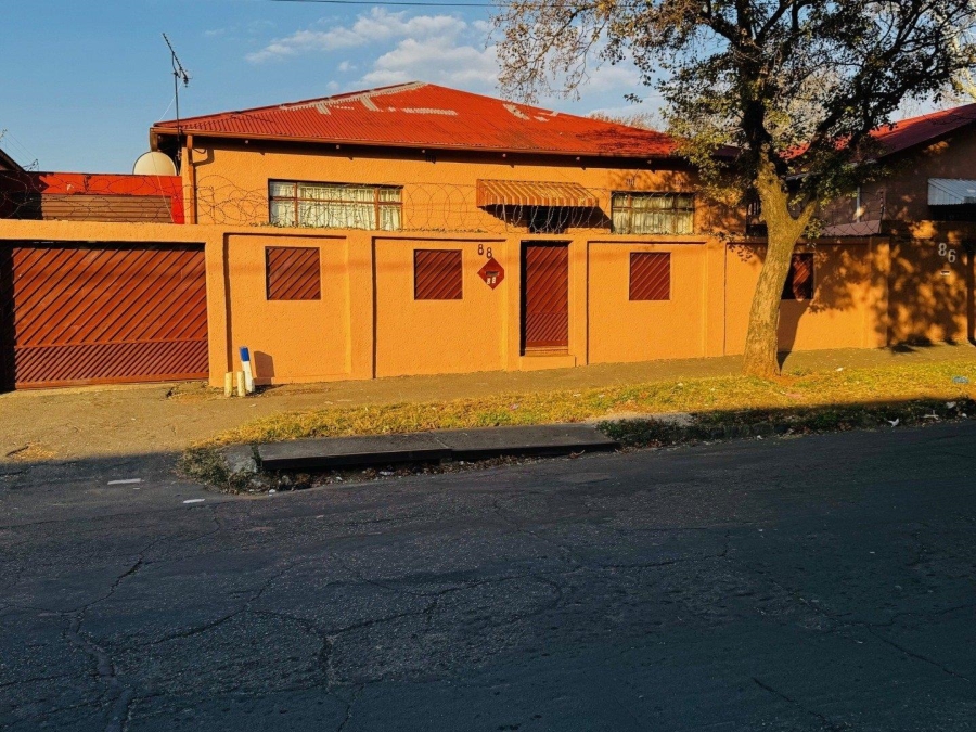 6 Bedroom Property for Sale in Forest Hill Gauteng