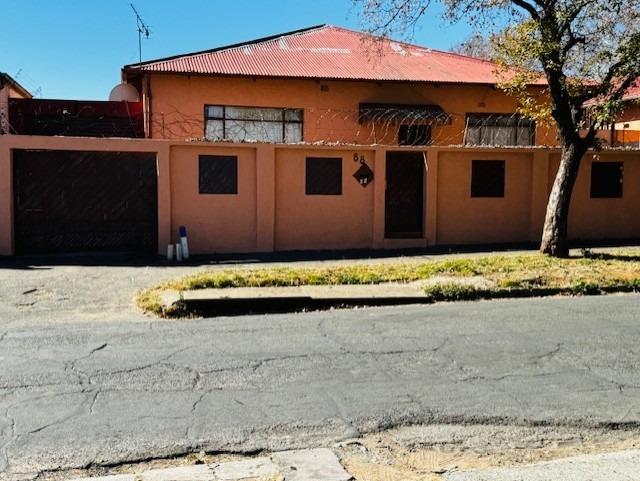 6 Bedroom Property for Sale in Forest Hill Gauteng