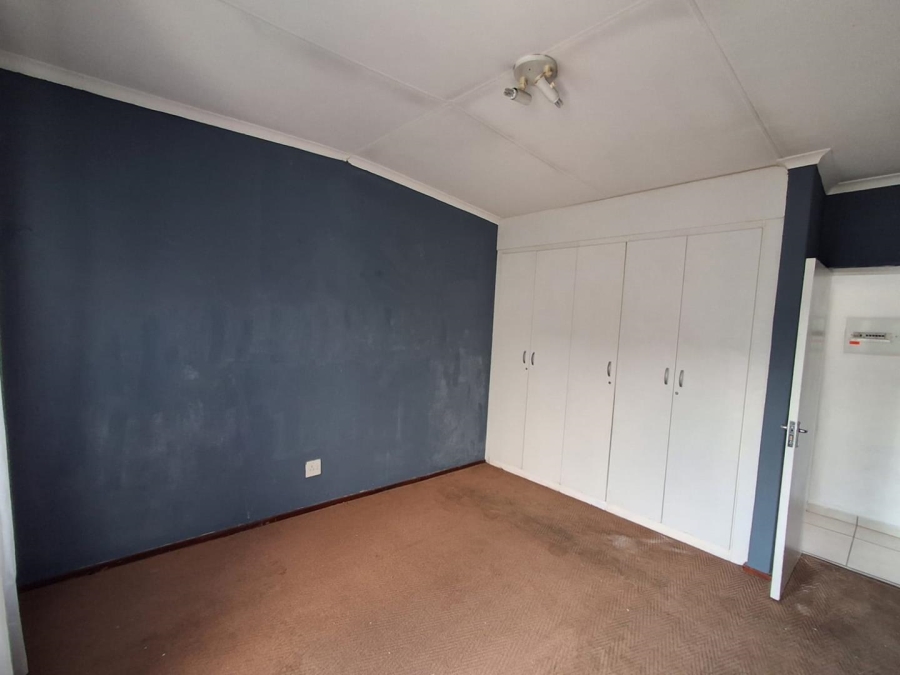 2 Bedroom Property for Sale in Mulbarton Gauteng