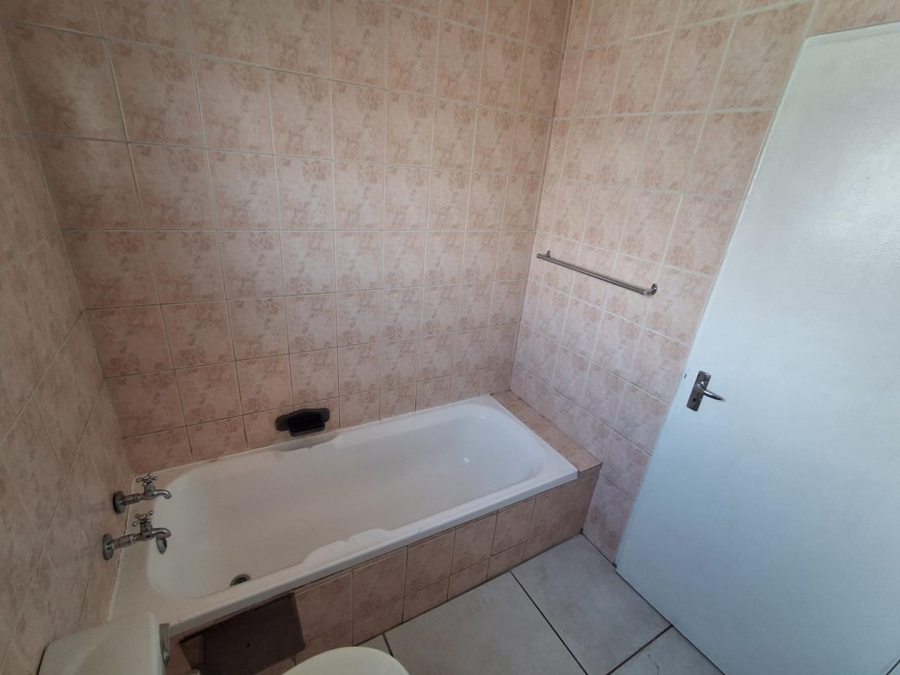 2 Bedroom Property for Sale in Mulbarton Gauteng